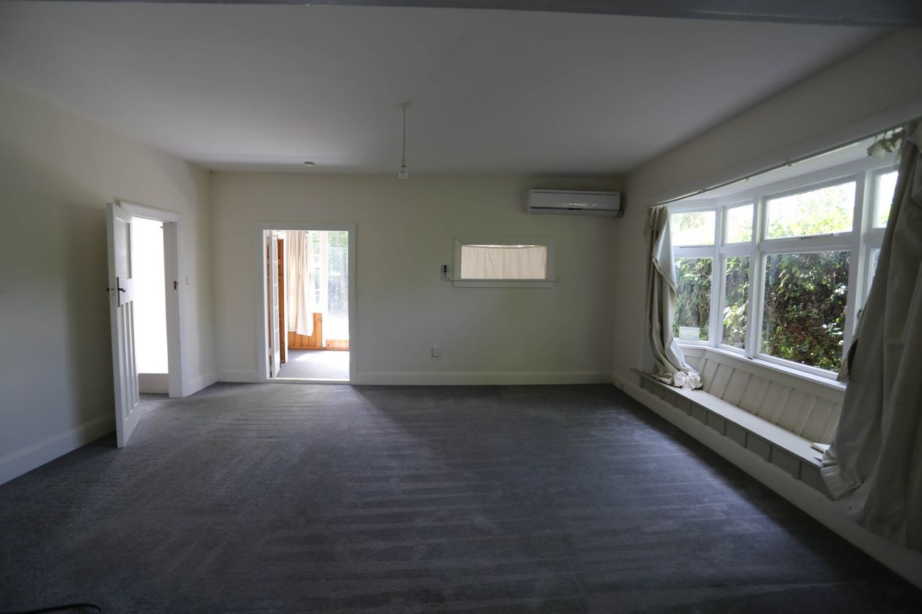 RICCARTON - 8 BEDROOM + STUDY, 3 BATHROOM, 2 LIVING, PLENTY OF PARKING! - Vista 6
