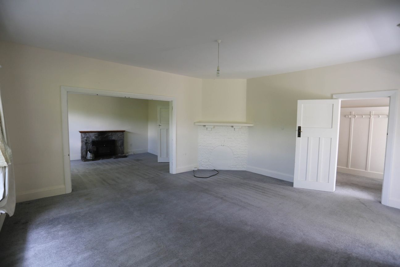 RICCARTON - 8 BEDROOM + STUDY, 3 BATHROOM, 2 LIVING, PLENTY OF PARKING! - Altro
