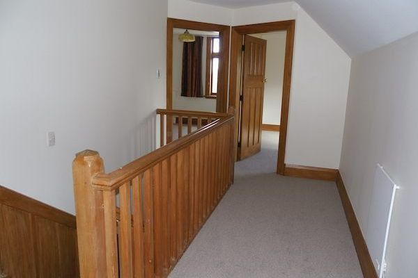 RICCARTON -STUNNING CHARACTER HOME, 6 BEDROOMS + STUDY , 2 BATHROOMS - Fler