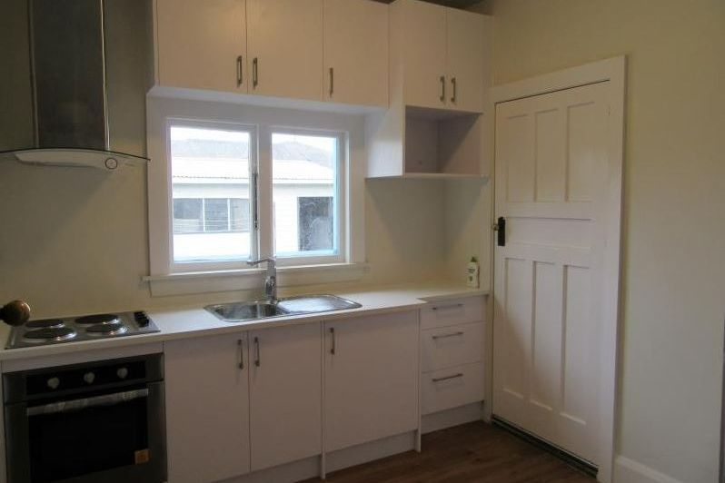 RICCARTON - 4 BEDROOMS, 1 BATHROOM, DOUBLE GARAGE - Bild 4