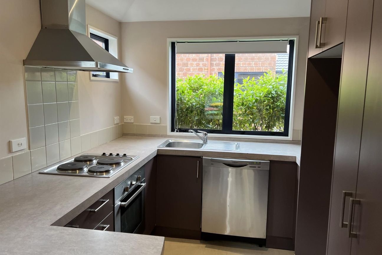 RICCARTON - 4 BEDROOM, 2 BATH, HEAT PUMP, SINGLE GARAGE, DOUBLE GLAZED - Bild 4