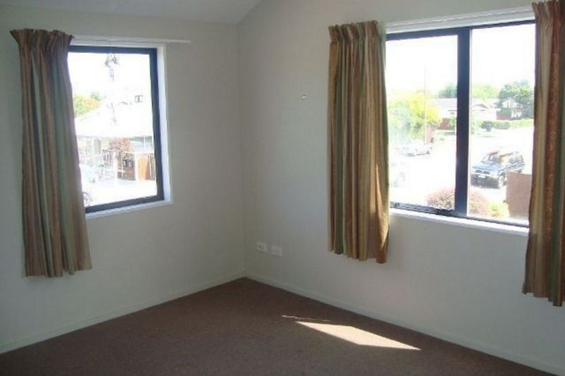 RICCARTON - 4 BEDROOM, 2 BATH, HEAT PUMP, SINGLE GARAGE, DOUBLE GLAZED - Fler