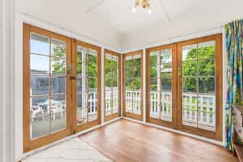 124 Anzac Parade, Whanganui East