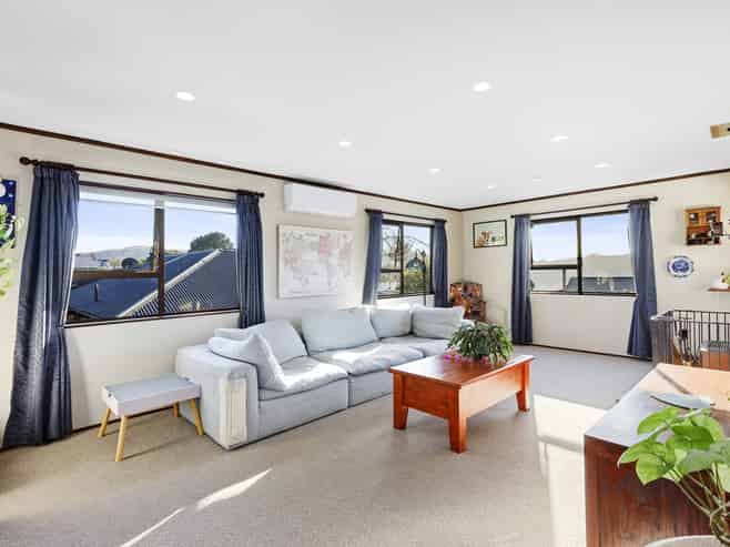 27 Fenchurch Grove, Stokes Valley