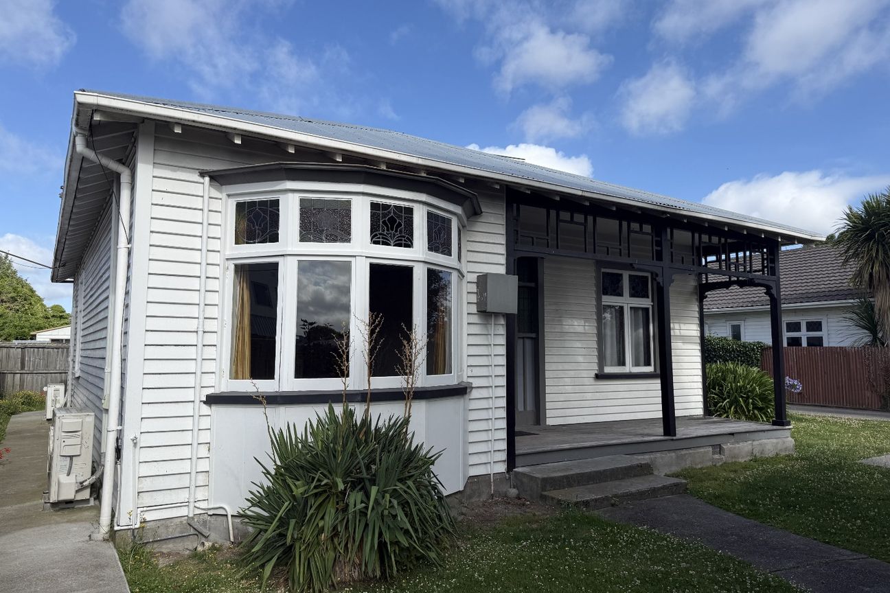 RICCARTON - LARGE CHARATCER HOME, 6 BEDROOMS, 2 HEAT PUMPS, GARDENER INCLUDED - Vista 2