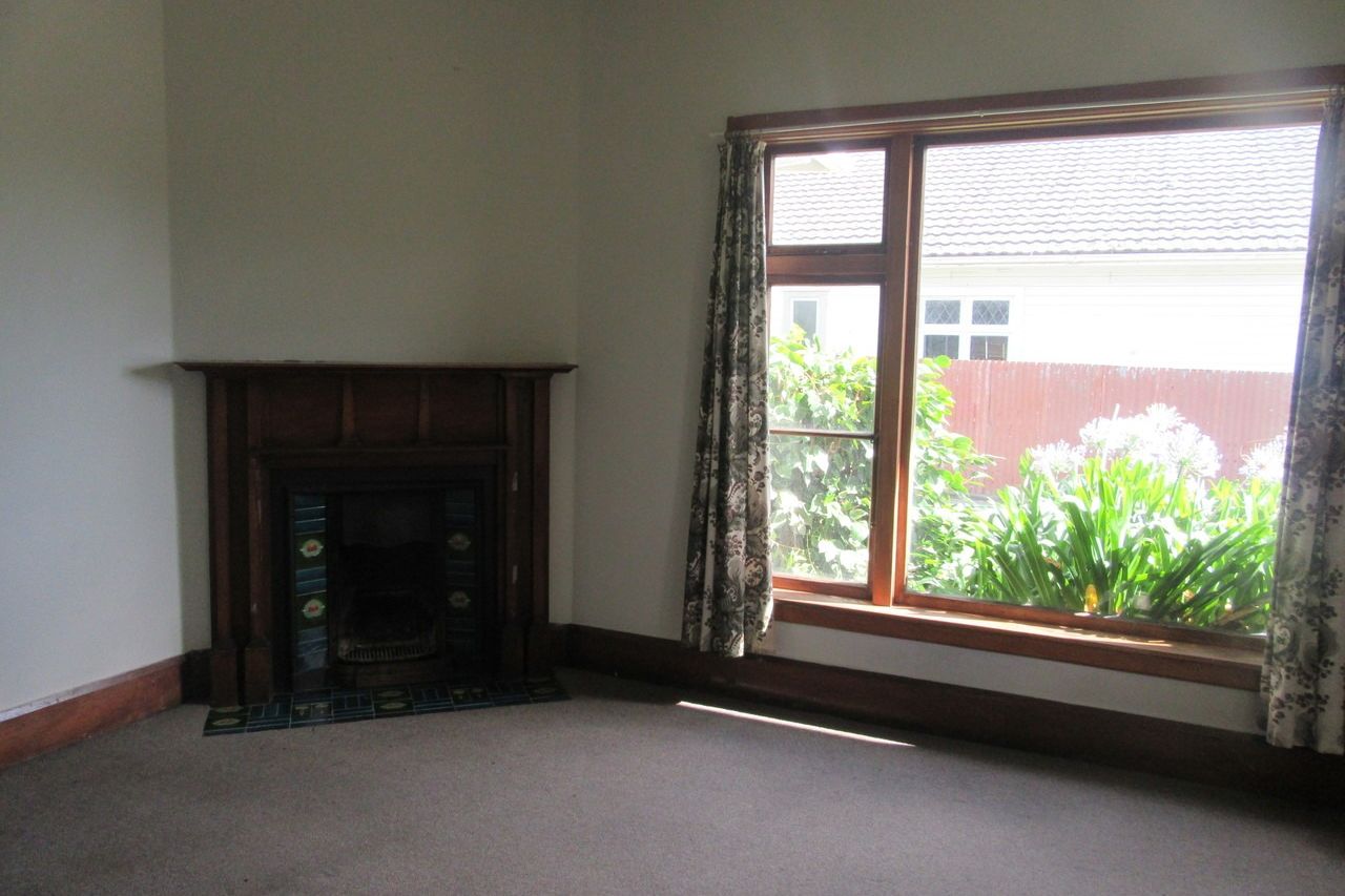 RICCARTON - LARGE CHARATCER HOME, 6 BEDROOMS, 2 HEAT PUMPS, GARDENER INCLUDED - Vista 4