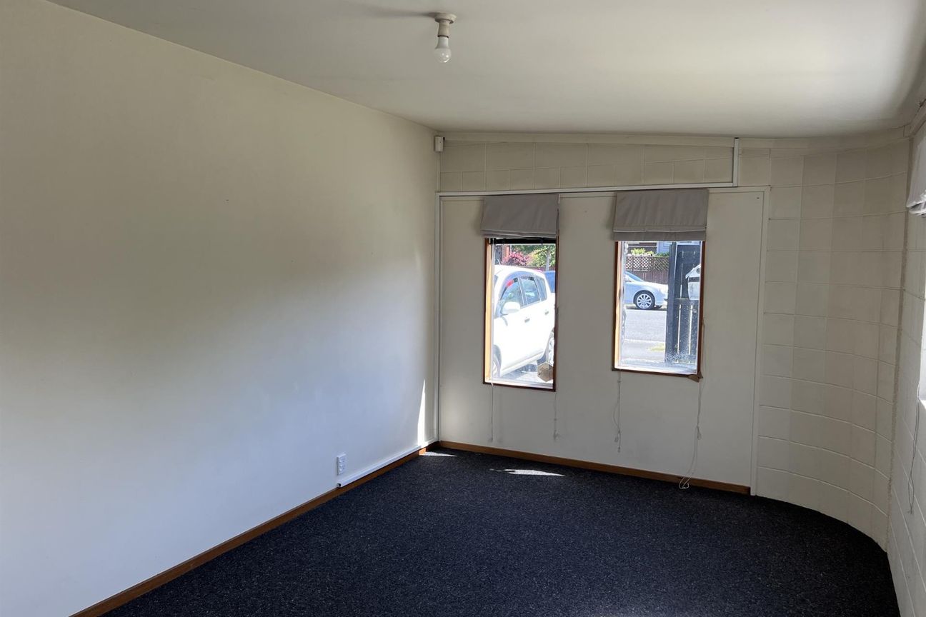 ILAM - ACROSS THE ROAD FROM UC, 4 BEDROOMS/2 BATHROOMS - Mehr