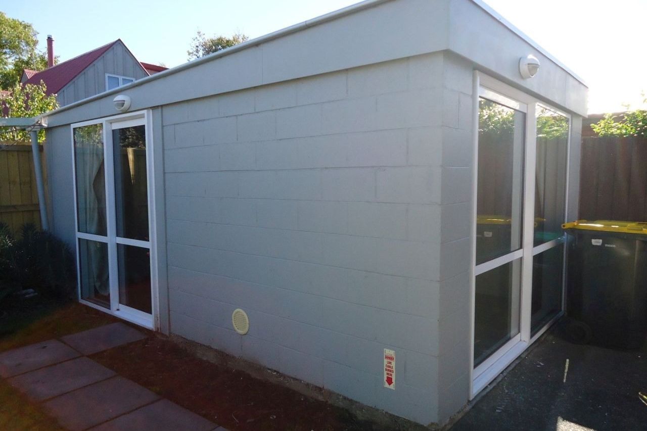 RICCARTON - 4 BEDROOMS/1 BATH, MINUTES WALK TO UC - Fler