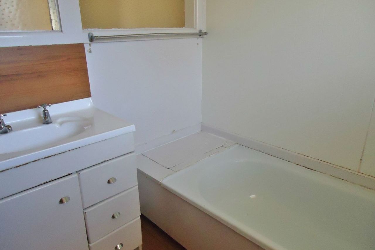 RICCARTON - 4 BEDROOMS/1 BATH, MINUTES WALK TO UC - Bild 6