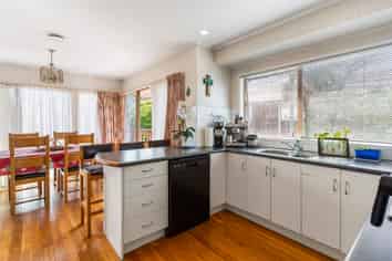 201 Fisher Parade, Farm Cove