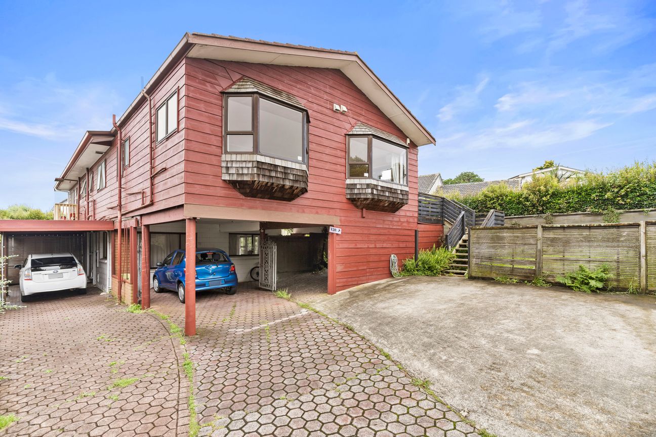 Spacious Elevated Unit - Bild 2