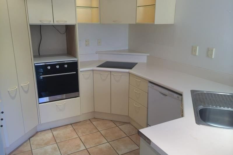 AVONHEAD - 3 BEDROOM, 2 BATHROOM, DOUBLE GARAGE (STUDENTS WELCOME) - Vista 2