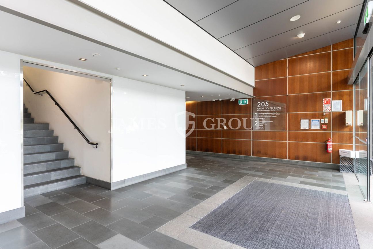 CITY FRINGE OFFICE WITH SIX CAR PARKS - Vista 2