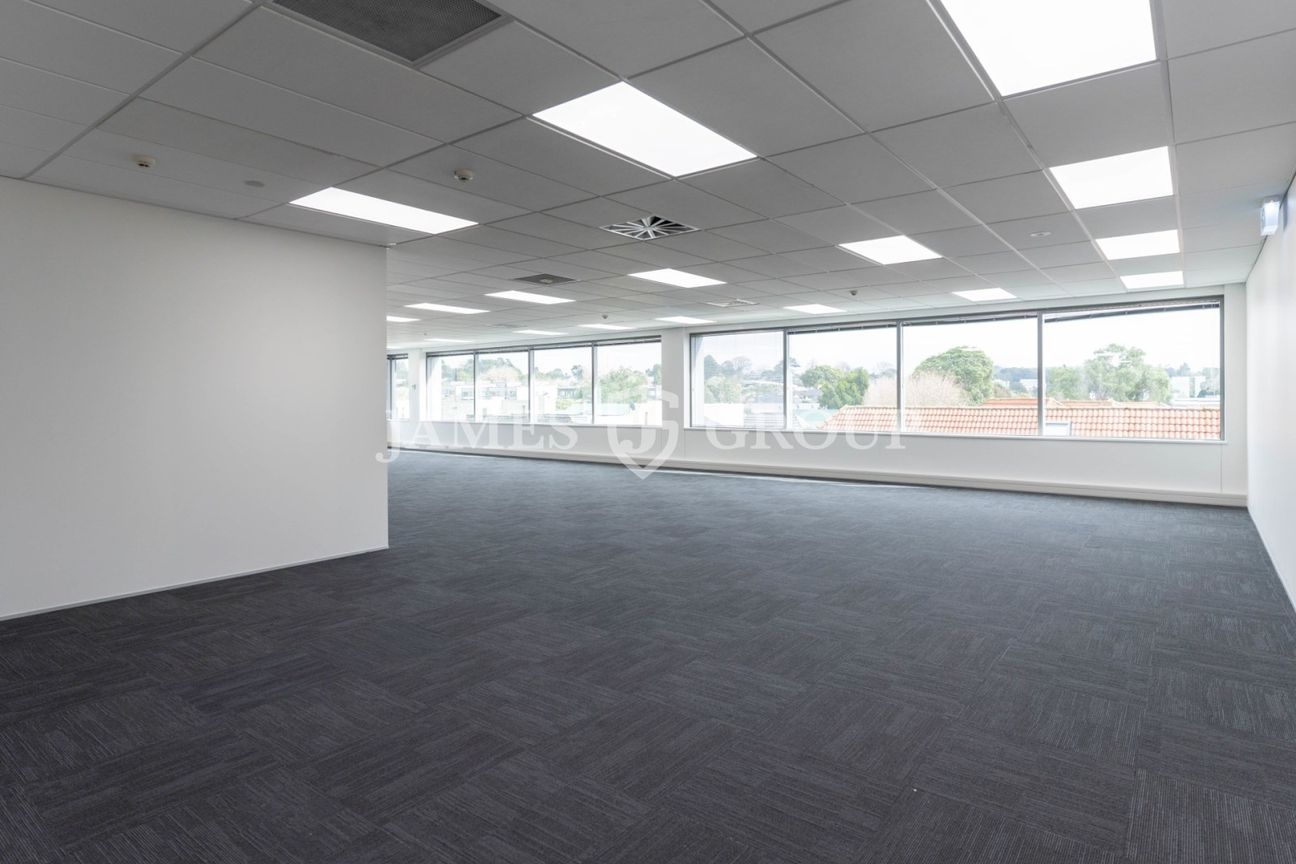 CITY FRINGE OFFICE WITH SIX CAR PARKS - Vista 4