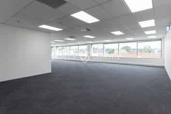 CITY FRINGE OFFICE WITH SIX CAR PARKS