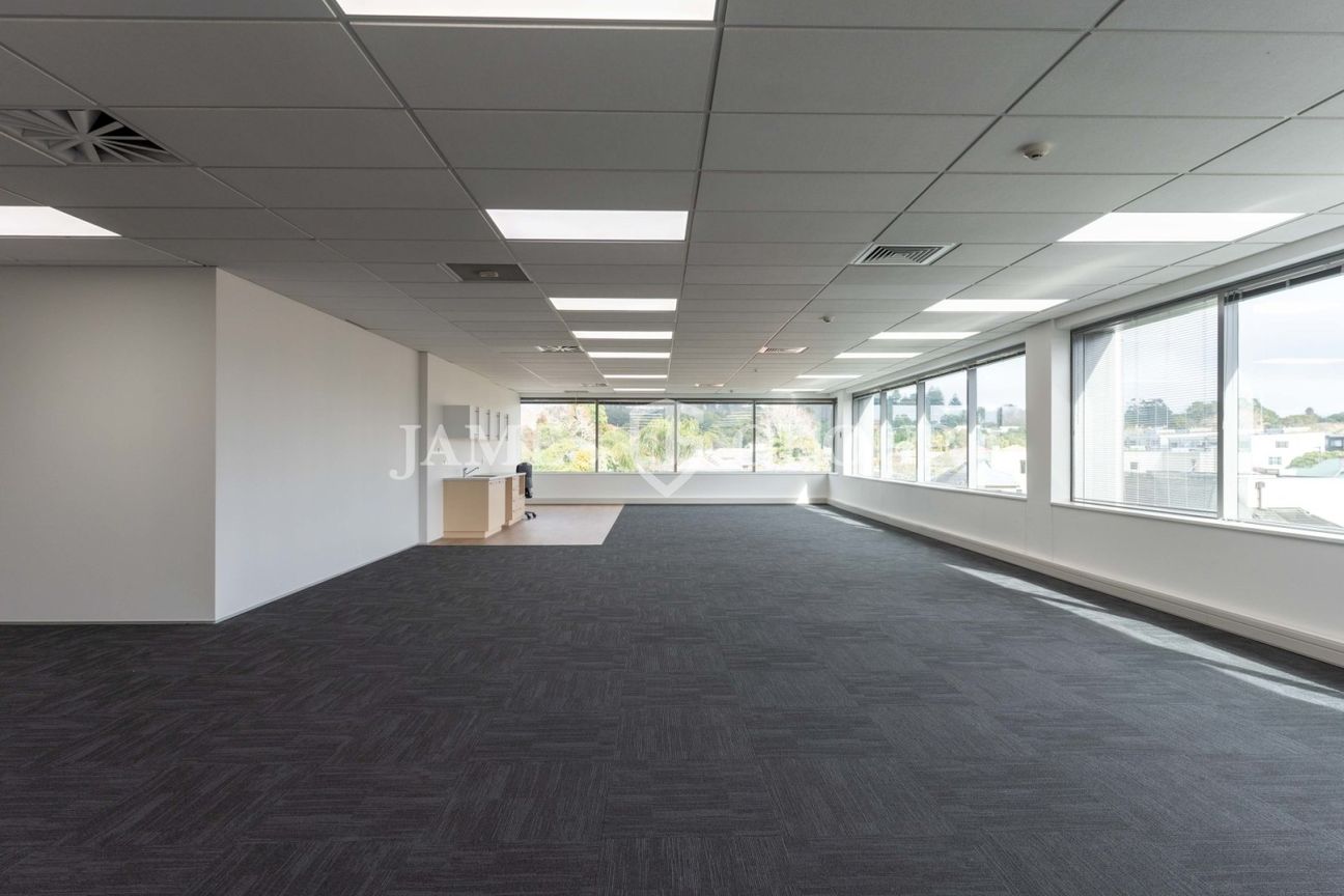 CITY FRINGE OFFICE WITH SIX CAR PARKS - Vista 3