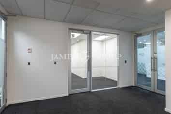 CITY FRINGE OFFICE WITH SIX CAR PARKS