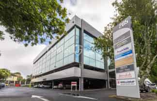 CITY FRINGE OFFICE WITH SIX CAR PARKS