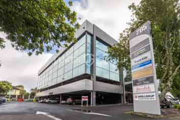 CITY FRINGE OFFICE WITH SIX CAR PARKS