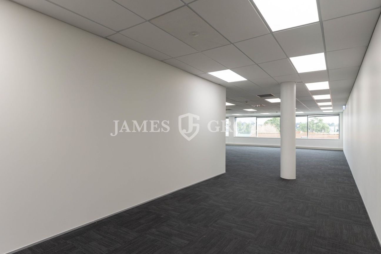 CITY FRINGE OFFICE WITH SIX CAR PARKS - Vista 5