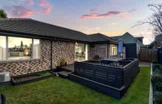 2/266 Sawyers Arms Road, Bishopdale