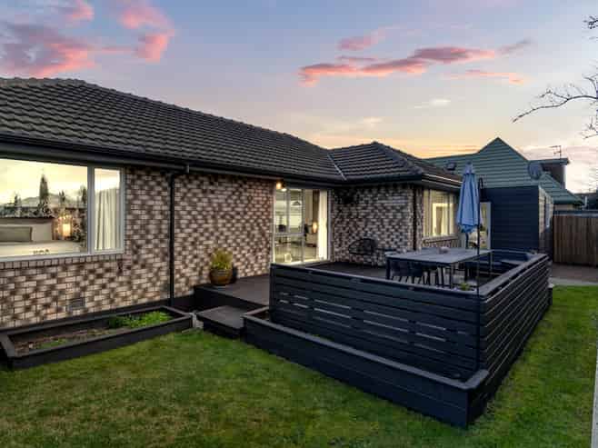 2/266 Sawyers Arms Road, Bishopdale