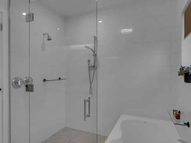 2/266 Sawyers Arms Road, Bishopdale