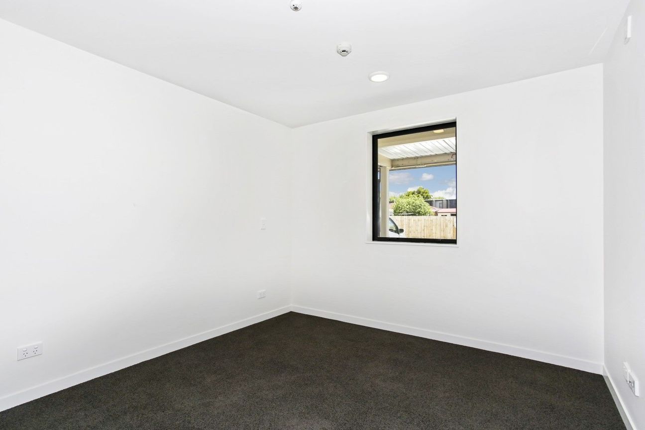 Brand new 2 beddy in great area. - Vista 6