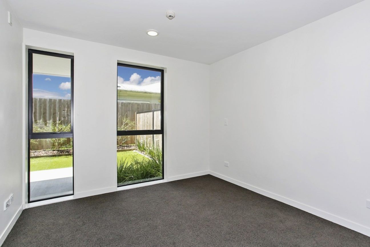 Brand new 2 beddy in great area. - Altro