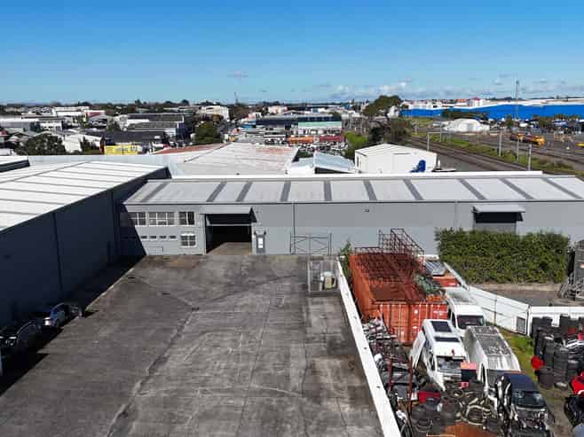 CBRE | Functional 959sqm Racked Warehouse