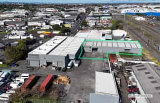 CBRE | Functional 959sqm Racked Warehouse