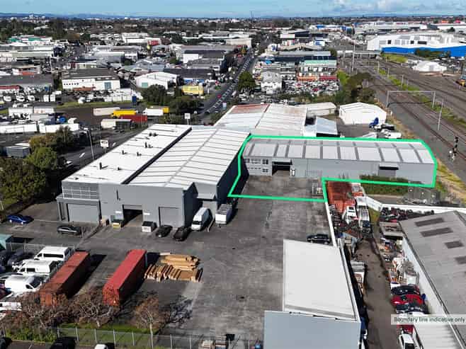 CBRE | Functional 959sqm Racked Warehouse