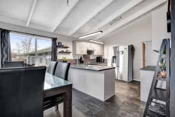 1263 Egmont Road, Egmont Village