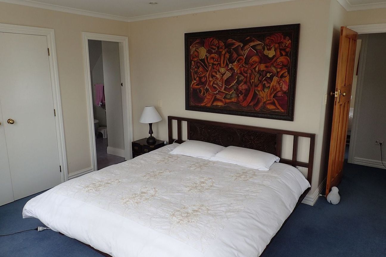 Charming 3BR Home in Vibrant Newtown - Fler