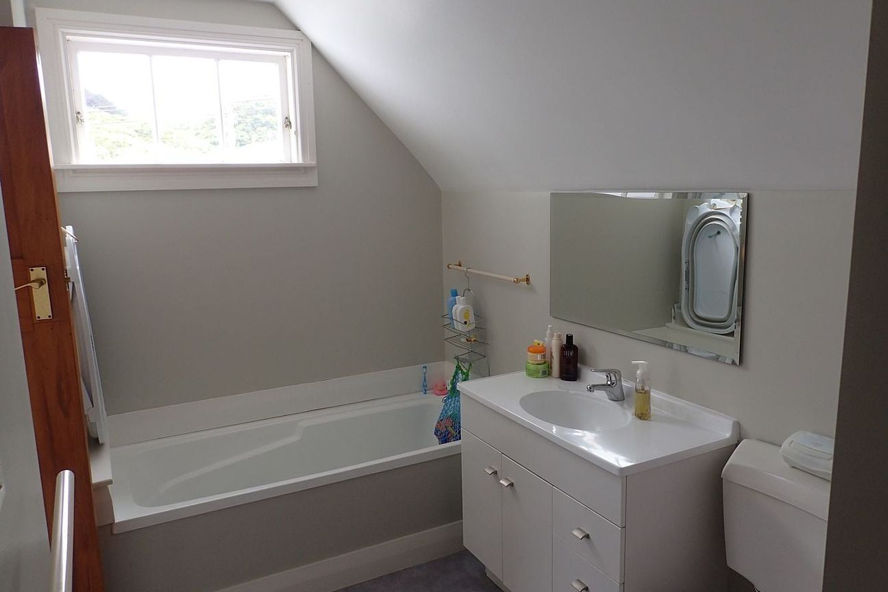 Charming 3BR Home in Vibrant Newtown - Bild 6