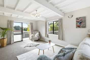 1/70 Ayton Drive, Totara Vale