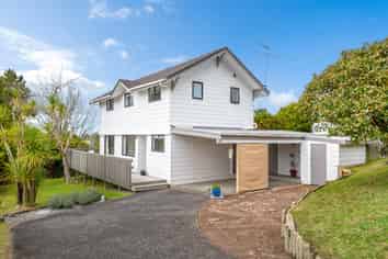 1/70 Ayton Drive, Totara Vale