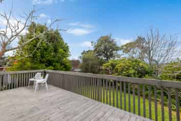 1/70 Ayton Drive, Totara Vale