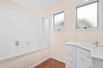 22 Burundi Avenue, Clendon Park