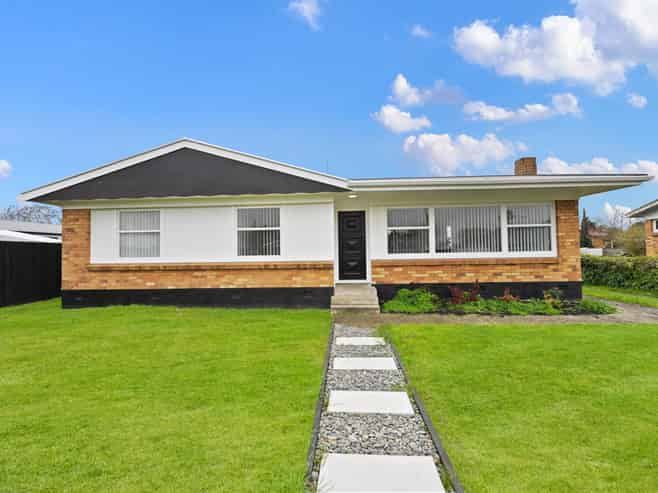 73 Lewis Street, Glenview