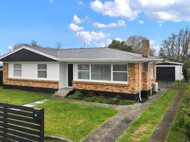 73 Lewis Street, Glenview