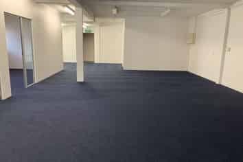 Showroom or Office in central Petone 