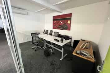 Showroom or Office in central Petone 