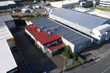 Showroom or Office in central Petone 