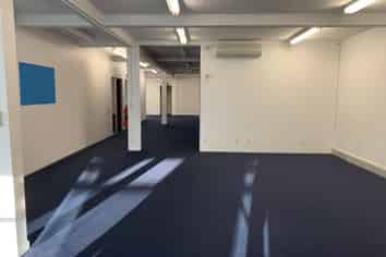 Showroom or Office in central Petone 