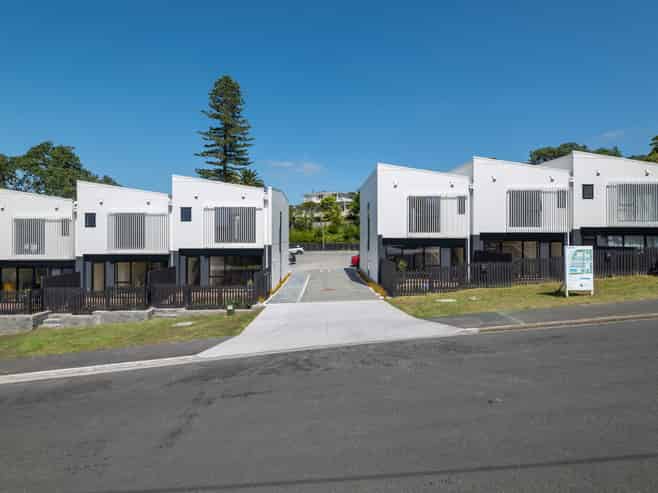 2/18 Handley Avenue, Devonport