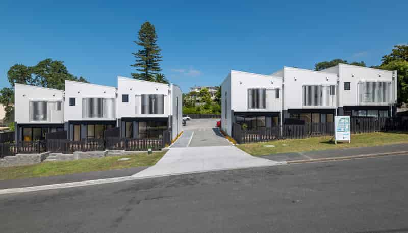 2/18 Handley Avenue, Devonport