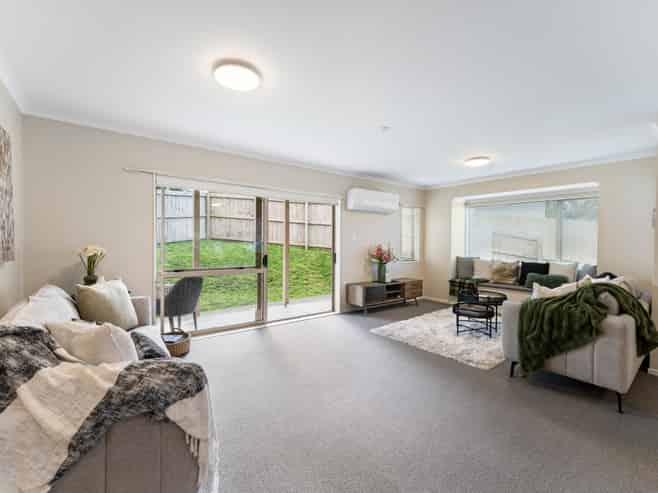 8 Elder Place, Massey