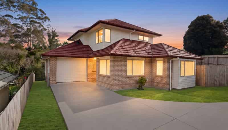 8 Elder Place, Massey