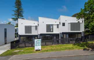 2/16 Handley Avenue, Devonport